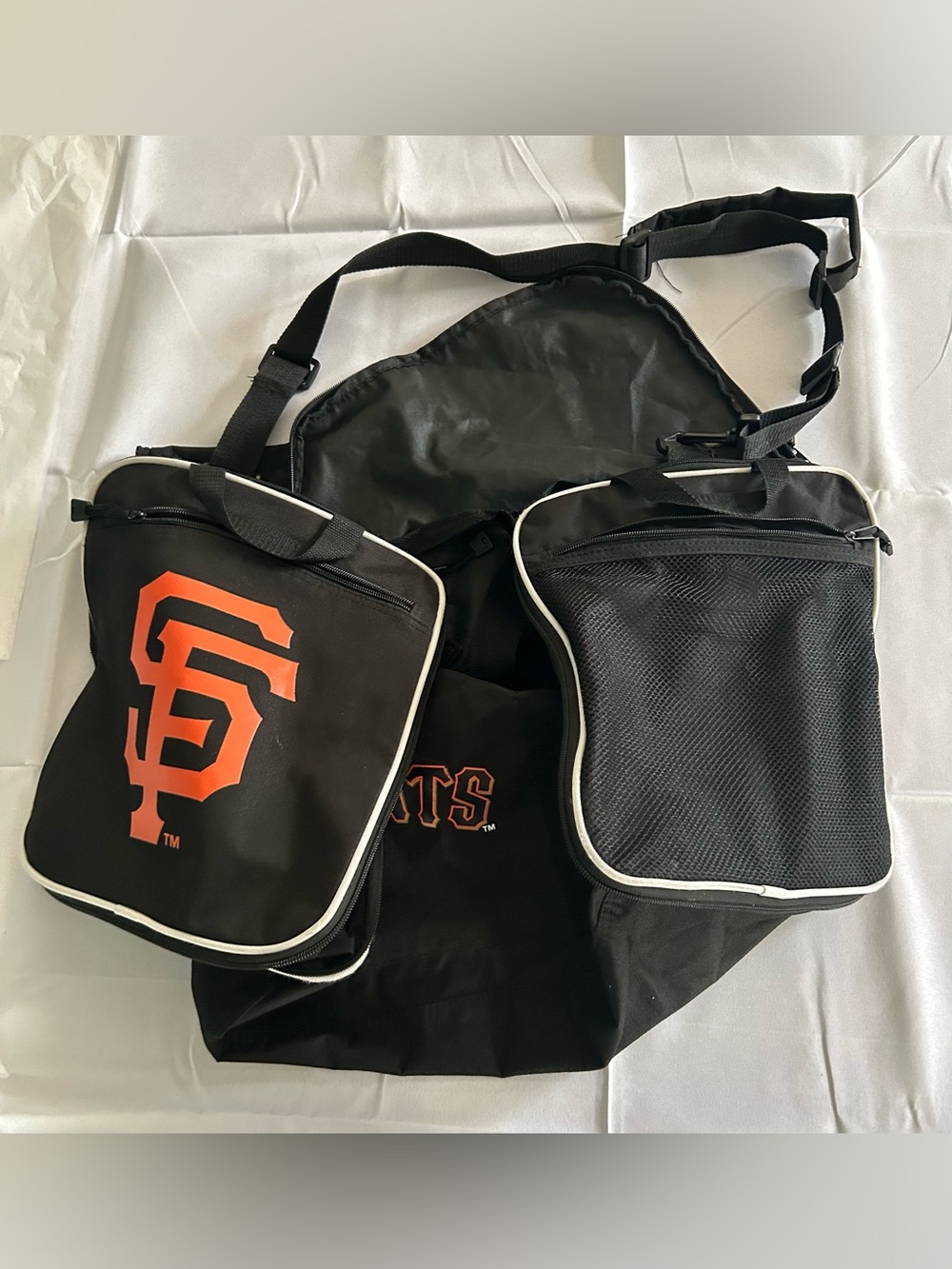 LARGE SAN FRANCISCO GIANTS TRAVEL,GYM BAG 
PACKABLE